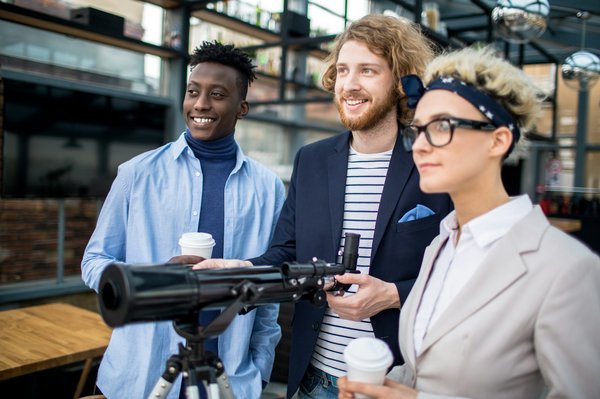 Quelles sont les techniques pour observer les chauves-souris en camping en forêt tropicale?